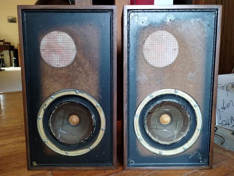KLH Model 32 speakers in excellent condition - 1970's image 1