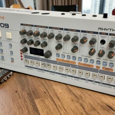 Roland TR-09 Rhythm Composer 2017 - Present - White -Grey