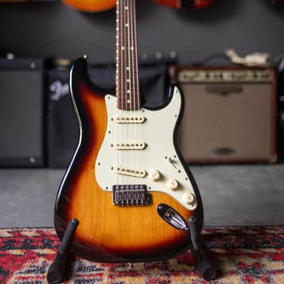 Fender Stratocaster 2015 - 3 color sunburst image 3