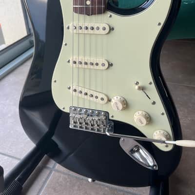 Fender Classic Series '60s Stratocaster with Rosewood Fretboard 1999 - 2016 - Black image 2