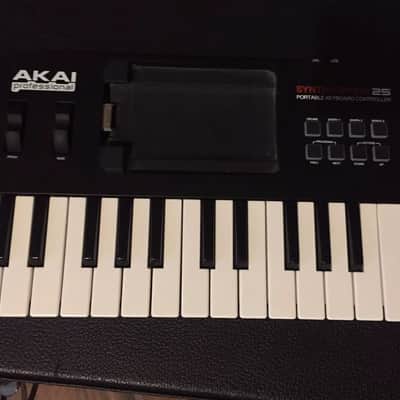 Akai SynthStation 25 iPad MIDI Keyboard Controller