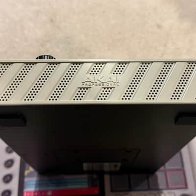 Akai MPC Live II Standalone Sampler / Sequencer Retro Edition 2020 - Present - Grey image 16