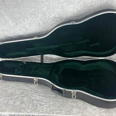 Martin Molded Acoustic hardshell case with green interior image 3