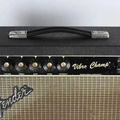 1981-1982-1983 Vintage Fender Vibro Champ Tube Combo Amp Blackface USA 1980s image 2