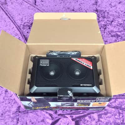 Roland mobile cube * Battery powered mobile amp * up to 15 hours running time * weighs only 2,5 kg * inputs for guitar, microphone, keyboards image 9