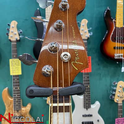 FENDER Kingman Bass, Walnut Fingerboard, Black Pickguard, Shaded Edge Burst image 5