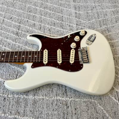 Fender American Ultra Stratocaster 2019 - Arctic White Pearl image 7