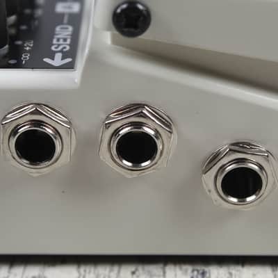 Boss LS-2 Line Selector Pedal Electric Guitar Line Selection Effects Pedal image 6
