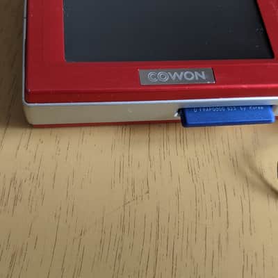 Cowon iAudio D2 4gb Red Digital Music Player image 2