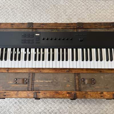 Native Instruments Komplete Kontrol A61 2018 - Present - Black image 1