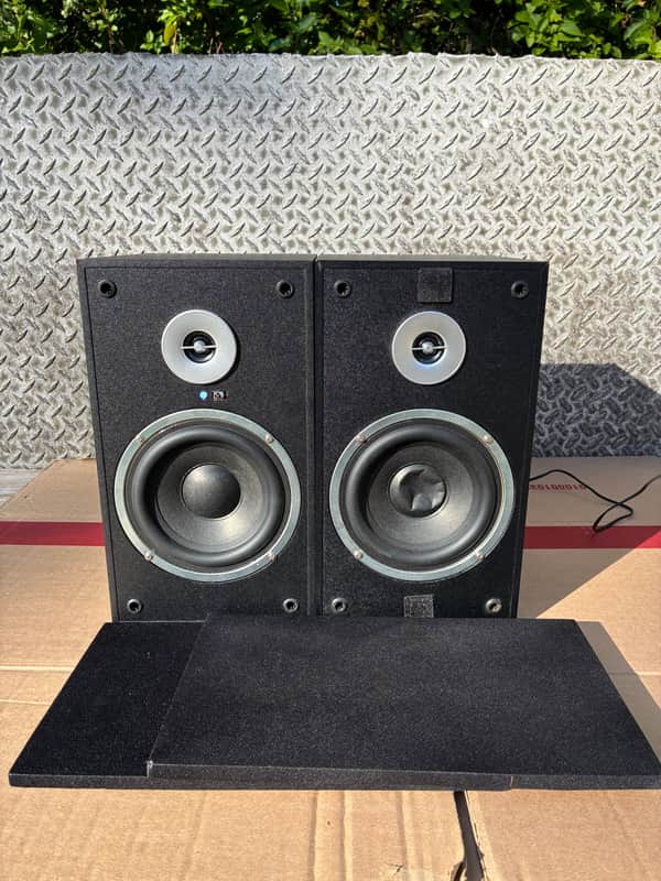ONN Model 100008403 Bluetooth Wireless Channel 2.1 Stereo Bookshelf Speaker image 1