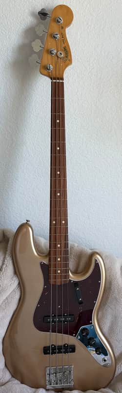 Fender Vintera '60s Jazz Bass with Pau Ferro Fretboard