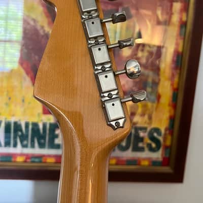 Fender Eric Johnson Stratocaster with Maple Fretboard 2005 - Present - 2-Color Sunburst image 4