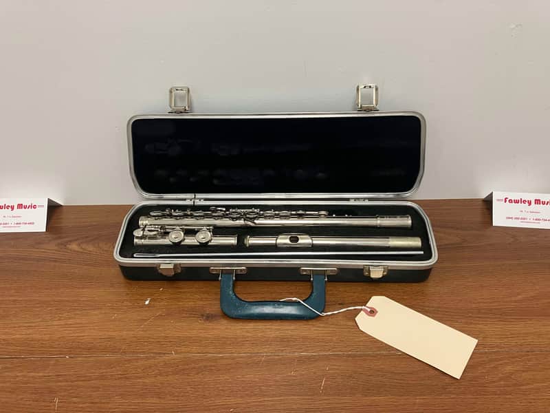 Bundy BFL-300 Closed-Hole Flute with Offset G, C Foot 2010s - Silver image 1