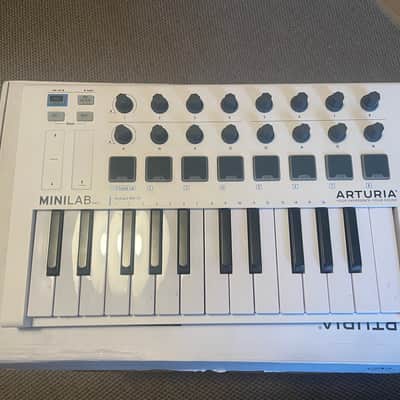 Arturia MiniLab MkII 25-Key MIDI Controller 2017 - Present - White