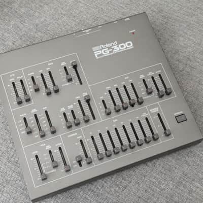 Roland PG-300 Synthesizer Programmer 1985 - 1989 - Black image 1