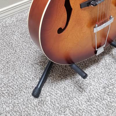 Godin 5th Avenue Kingpin - Cognac Burst image 3