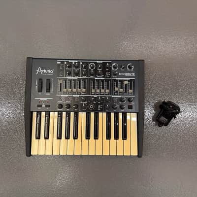 Arturia MiniBrute 25-Key Synthesizer 2012 - 2018 - Black