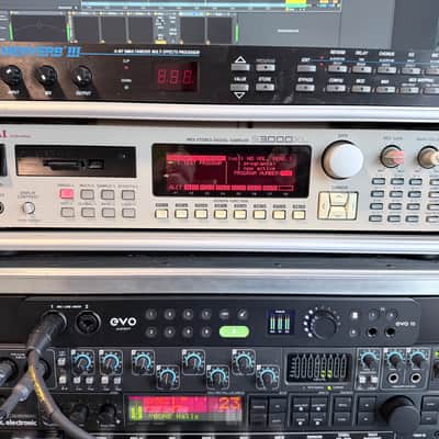 Akai S3000XL MIDI Stereo Digital Sampler + Flight Case