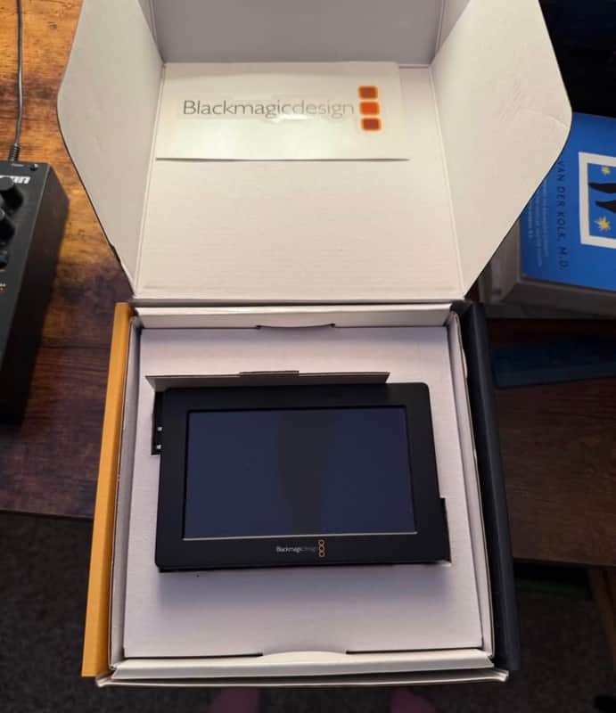 Blackmagic Design Video Assist 3G-SDI/HDMI 5" Recorder/Monitor - Black image 1