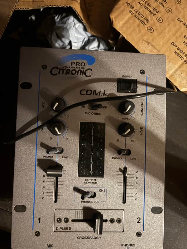 Citronic CDM-1S DJ Mixer 2000s image 1