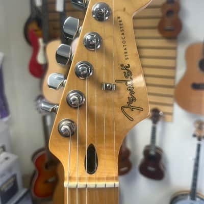 Fender Player Stratocaster HSS with Maple Fretboard  - Present - 3-Color Sunburst image 5