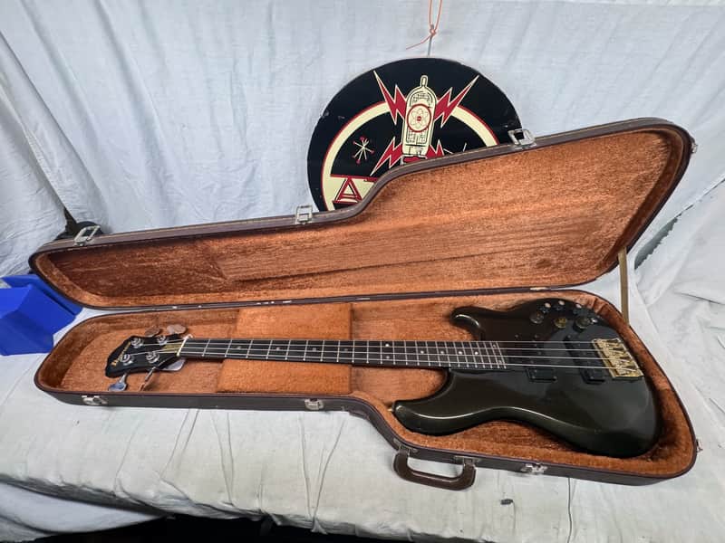 Ibanez MC924 mc 924 Musician 4-string Bass with Case - MIJ Made In Japan 1983 - Metallic Black image 1