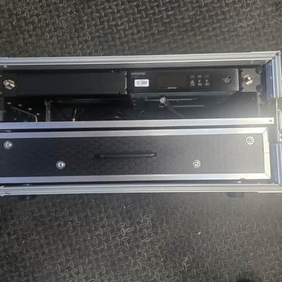 Shure QLXD Wireless Microphone Kit image 2