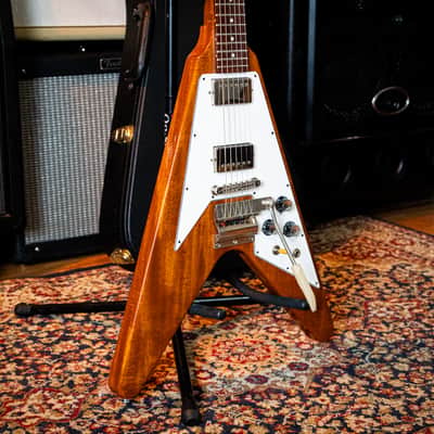 Gibson Custom Shop '67 Flying V w/ Vibrola 2000 – Natural – MINT – OHSC, COA & Case Candy image 3