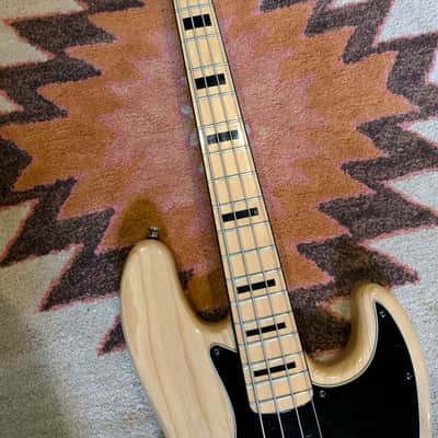 Fender American Vintage '75 Jazz Bass with Maple Fretboard 1999 - 2012 - Natural image 4