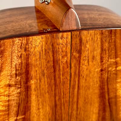 Martin Custom Shop 14-Fret 00 'Deep Body' Adirondack & Koa image 17