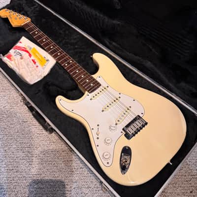 Fender American Standard Stratocaster Left-Handed with Rosewood Fretboard 1991 Olympic White image 2