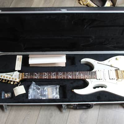 IBANEZ  "JEM7V White (F0713097) with her papers and original Hardcase" 3, 59 KG image 21