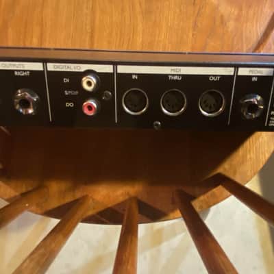 TC HELICON VOICEWORKS  HARMONY, CORRECTION AND EFFECTS RACK UNIT image 7