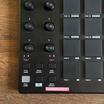 Akai MPD218 2015 - Present - Black image 4