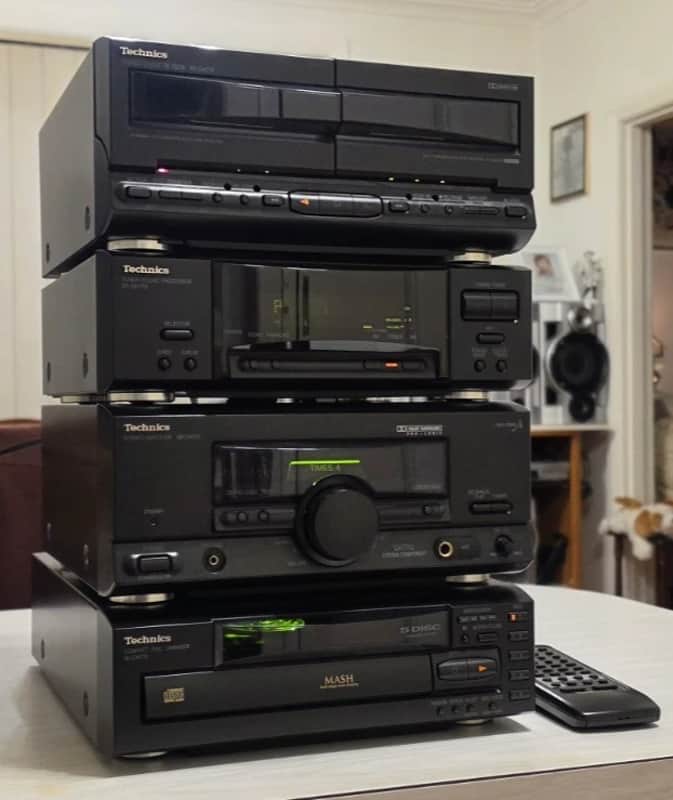 VINTAGE TECHNICS STEREO 4 PIECE COMPONENT SYSTEM UNITS/CD/PHONO/EQ/MADE IN JAPAN