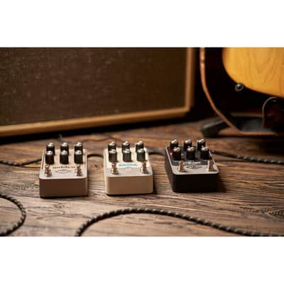 Universal Audio GOLDEN Reverberator Stereo Effects Pedal image 4