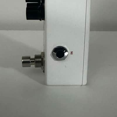 MXR M282 Dyna Comp Mini Bass Compressor 2019 - Present - White image 3