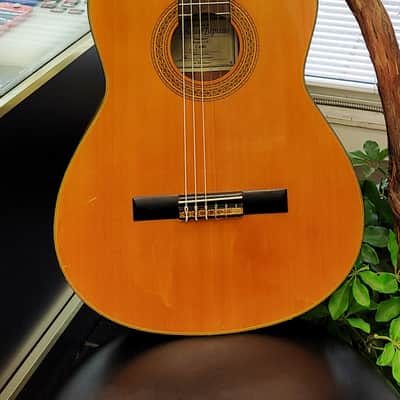 Applause by Ovation AE14-1 3-Color Sunburst w/ Chip-Board case