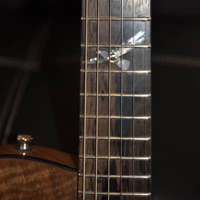 Luman Single Cutaway Natural Walnut image 2