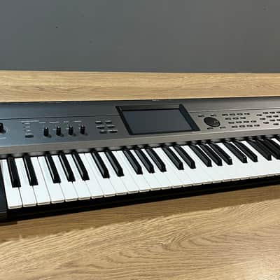 Korg Krome 61-Key Limited Edition Digital Synthesizer Workstation 2010s - Platinum