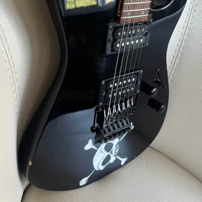 Squier Showmaster HH Skull & Crossbones 2003 - 2004 - Black Metallic / Skull & Crossbones image 2