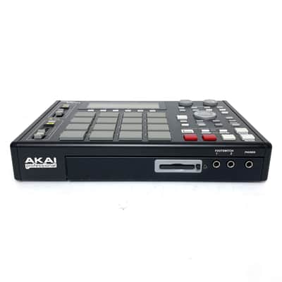 Akai MPC1000 Music Production Center w/ 128 MB of internal memory & 128MB CF card / Later Model Integrated Pad Sensor 2004 - 2013 - Black Worldwide Shipment image 4