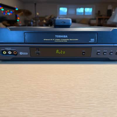 Toshiba W-522 4 Head Hi-Fi VCR VHS Player Recorder W/Remote Tested Working image 2
