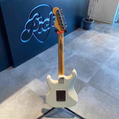 Fender American Professional II Stratocaster with Rosewood Fretboard 2020 - Present - Olympic White image 2