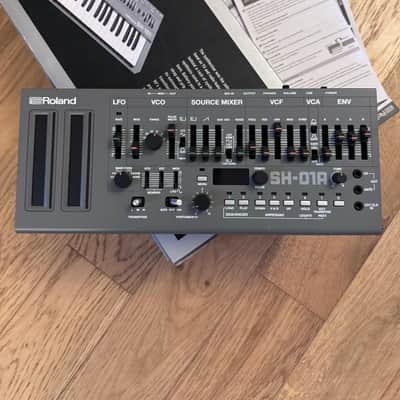 Roland SH-01A Boutique Series Monophonic Synthesizer Module Eurorack sequencer