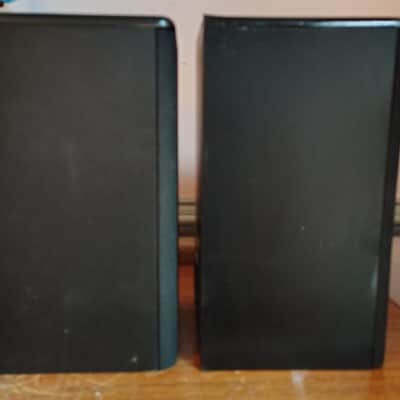 Advent A1122 bookshelf speakers in excellent condition - 1990's image 4