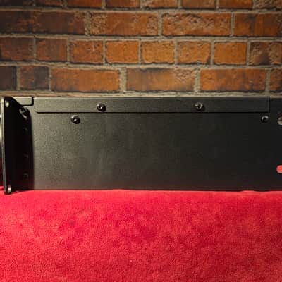 Crown XLS-2002 2-Channel 650w Power Amplifier image 8