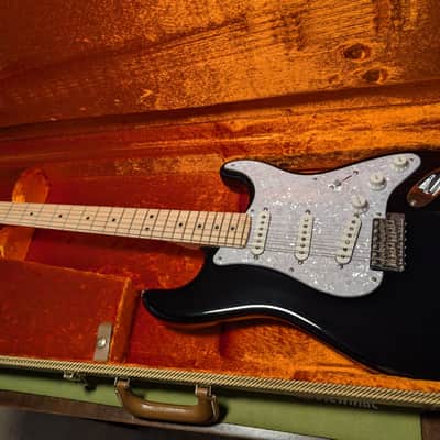 Fender Eric Clapton Artist Series Stratocaster with Vintage Noiseless Pickups 2008 - Black image 3