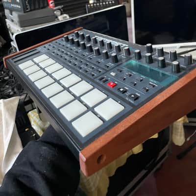 Dave Smith Instruments Tempest 6-Voice Drum Machine 2011 - 2018 - Black with Wood Sides